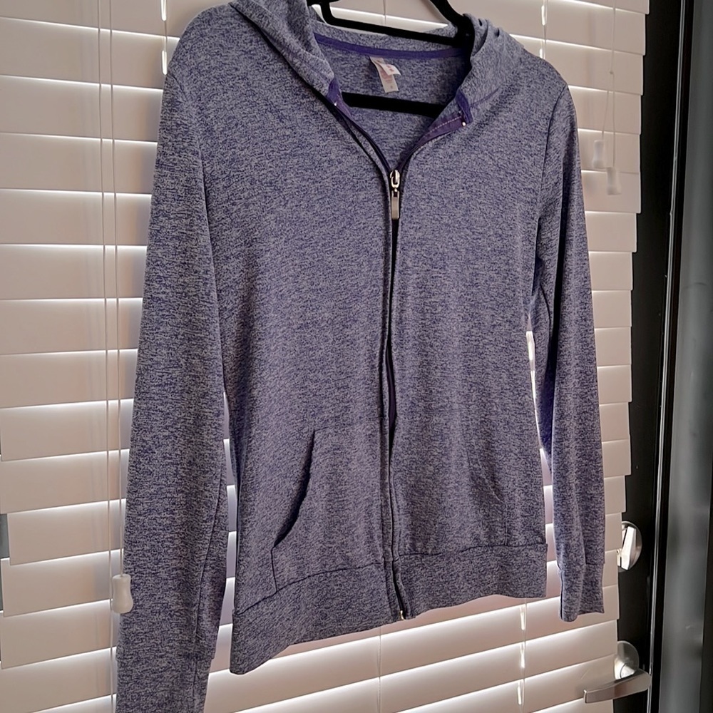 Super cute and casual soft purple zip up hoody! 🛍️🛍️ - Picture 3 of 11